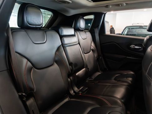 Used 2015 Jeep Cherokee Trailhawk w/ Comfort/Convenience Group image 23