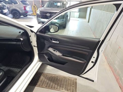 Used 2020 Nissan Altima 2.5 SR w/ Premium Package image 29