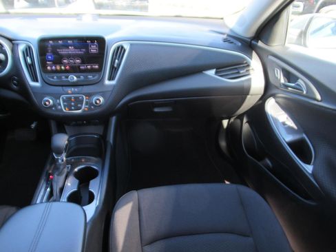 Used 2025 Chevrolet Malibu LT image 15