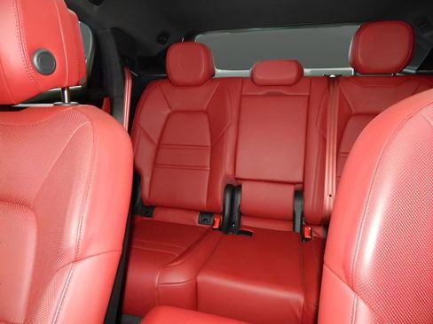 Used 2023 Porsche Cayenne Platinum Edition w/ Towing Package w/o Tow Ball AWD/4WD image 20