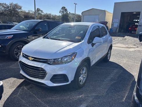 Used 2020 Chevrolet Trax LS w/ Tint and Cruise Package image 6