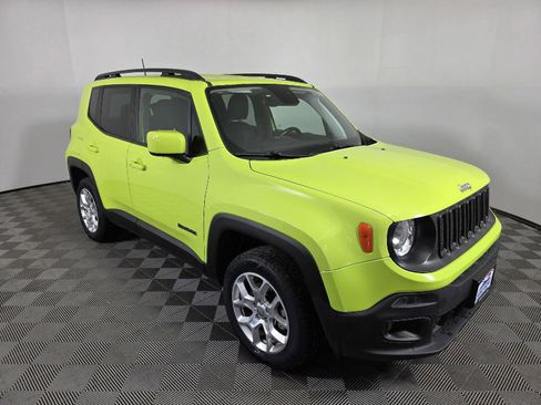 Used 2018 Jeep Renegade Latitude w/ Cold Weather Group image 10