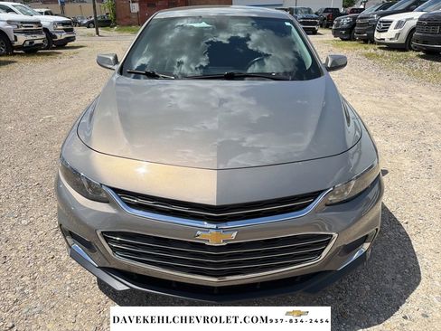 Used 2018 Chevrolet Malibu LT FWD image 2