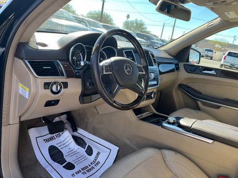 Used 2014 Mercedes-Benz GL 450 4MATIC image 28