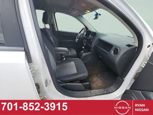 Used 2013 Jeep Compass Latitude AWD/4WD image 9