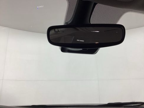 Used 2023 Chrysler Pacifica Touring-L image 32