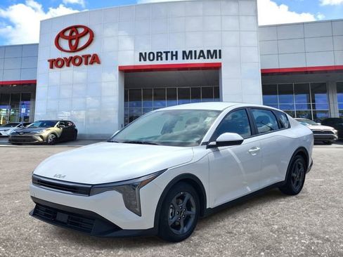 Used 2025 Kia K4 LXS image 2