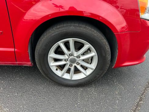 Used 2014 Dodge Grand Caravan SXT image 2