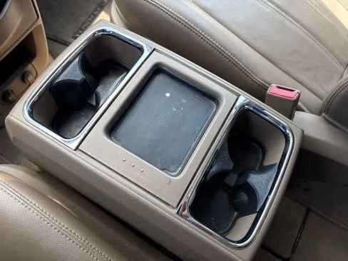 Used 2013 Chrysler Town & Country Touring FWD image 18