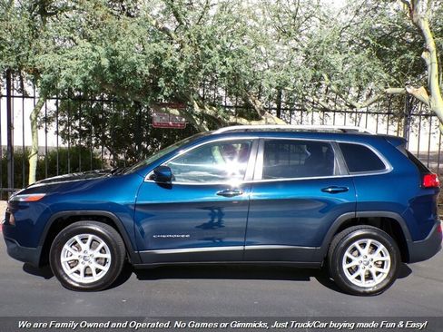 Used 2018 Jeep Cherokee Latitude Plus FWD image 8