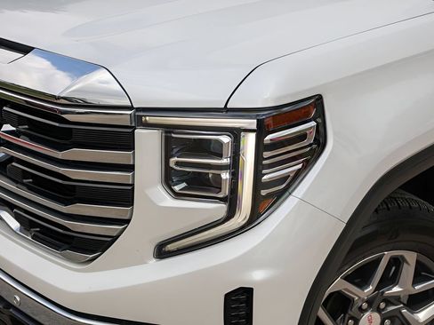 Used 2022 GMC Sierra 1500 SLT AWD/4WD image 3