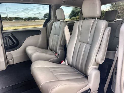 Used 2015 Chrysler Town & Country LX FWD image 14