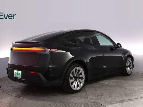 Used 2026 Tesla Model Y 2WD image 3
