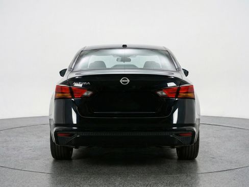 Used 2025 Nissan Altima 2.5 SV FWD image 7