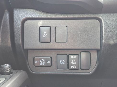 Used 2020 Toyota Tacoma TRD Sport w/ TRD Premium Sport Package AWD/4WD image 18