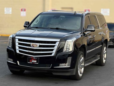Used 2020 Cadillac Escalade ESV Luxury AWD/4WD image 3
