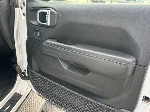 Used 2020 Jeep Wrangler Unlimited Sahara AWD/4WD image 21