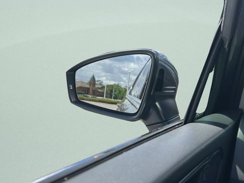 Used 2023 Volkswagen Tiguan SE w/ Panoramic Sunroof Package image 13