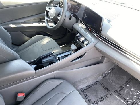 Used 2024 Hyundai Elantra SEL FWD image 9
