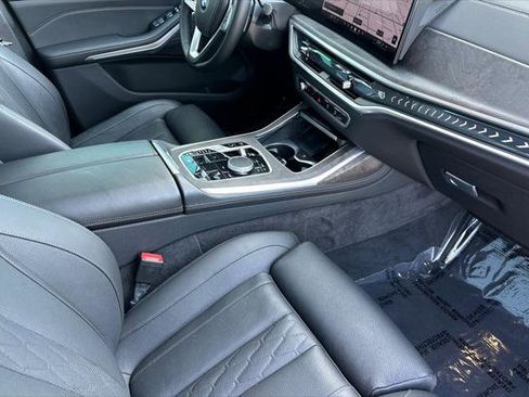 Used 2025 BMW X7 xDrive40i AWD/4WD image 16