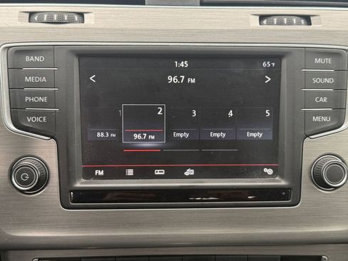 Used 2016 Volkswagen Golf S image 24