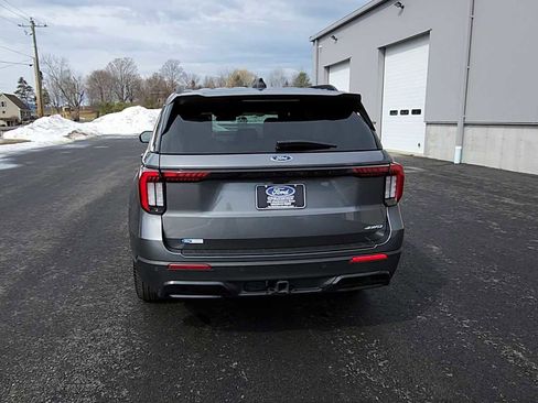 Used 2025 Ford Explorer ST-Line w/ ST-Line Street Pack image 7