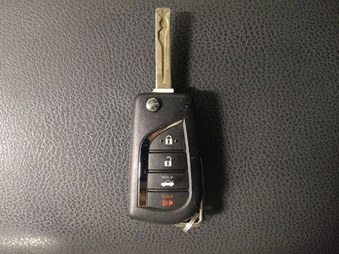 Used 2022 Toyota Camry SE image 32