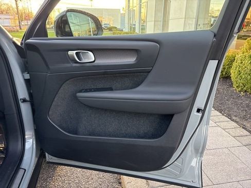 Used 2025 Volvo XC40 B5 Plus image 15