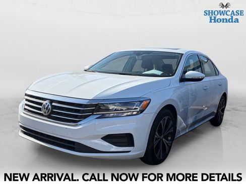 Used 2022 Volkswagen Passat 2.0T SE FWD image 2