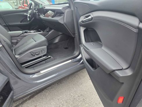 Used 2025 Audi Q6 e-tron Premium w/ Convenience Package image 10