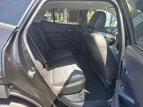 Used 2025 Chevrolet Trax LT FWD image 24