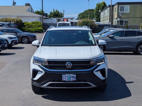 Used 2023 Volkswagen Taos SE AWD/4WD image 8