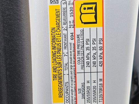 Used 2024 Buick Enclave Essence image 33