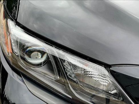 Used 2022 Toyota Camry SE FWD image 30