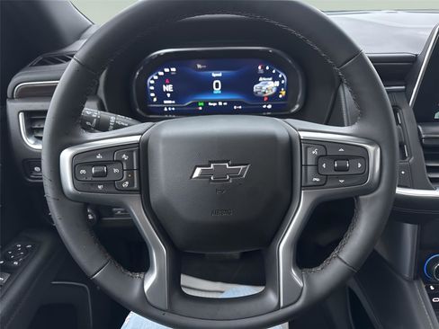 Used 2024 Chevrolet Suburban Z71 w/ Luxury Package image 24