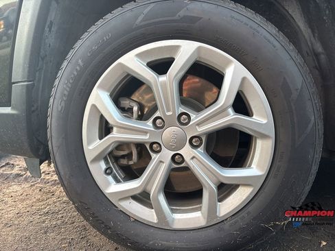 Used 2024 Jeep Compass Latitude image 15