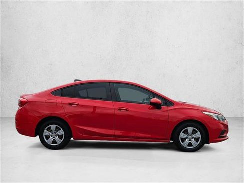 Used 2018 Chevrolet Cruze LS image 4