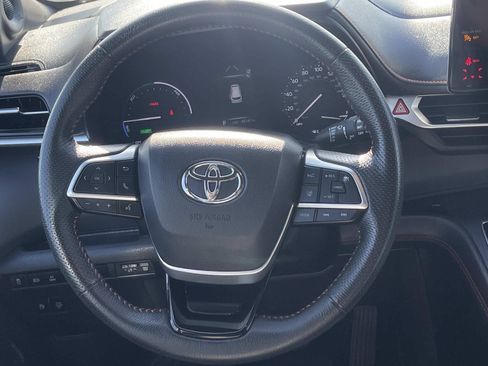 Used 2023 Toyota Sienna XSE w/ XSE Plus Package AWD/4WD image 9