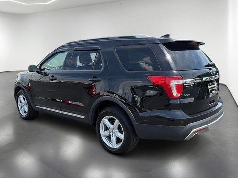 Used 2017 Ford Explorer XLT w/ Equipment Group 202A AWD/4WD image 8