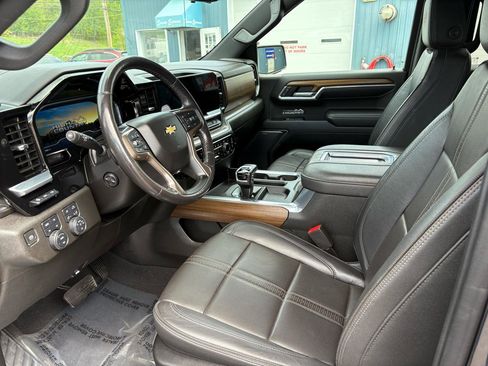 Used 2022 Chevrolet Silverado 1500 High Country w/ High Country Premium Package AWD/4WD image 11