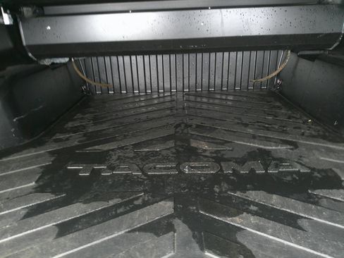 Used 2019 Toyota Tacoma TRD Off-Road w/ Exterior Package image 30