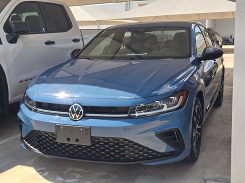 Used 2025 Volkswagen Jetta Sport FWD image 3