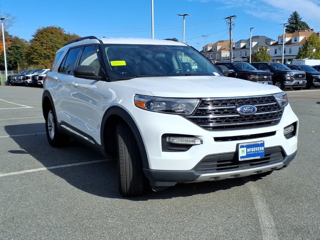 Used 2021 Ford Explorer XLT w/ Equipment Group 202A AWD/4WD image 4