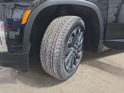 Used 2023 Chevrolet Traverse RS w/ LPO, Floor Liner Package FWD image 35