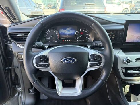 Used 2022 Ford Explorer XLT RWD image 11