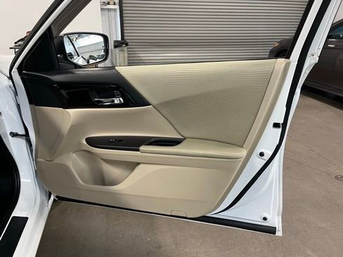 Used 2016 Honda Accord LX image 12