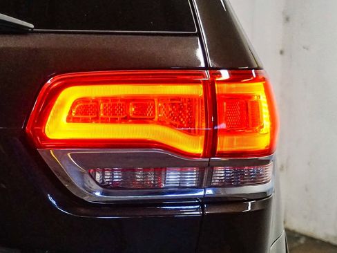 Used 2017 Jeep Grand Cherokee Overland image 11