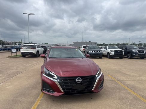 Certified 2025 Nissan Altima 2.5 SL image 4