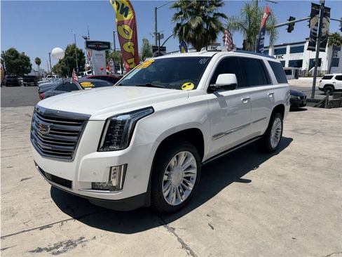 Used 2017 Cadillac Escalade Platinum RWD image 3