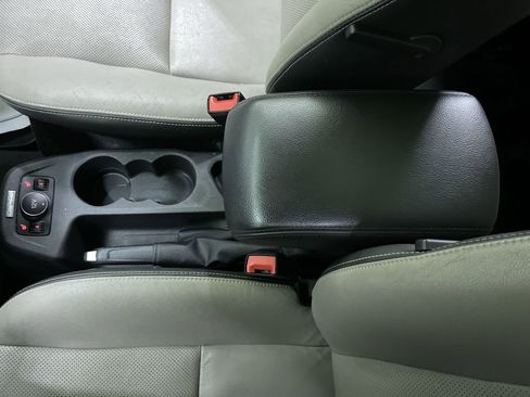 Used 2014 Ford Transit Connect Titanium image 23